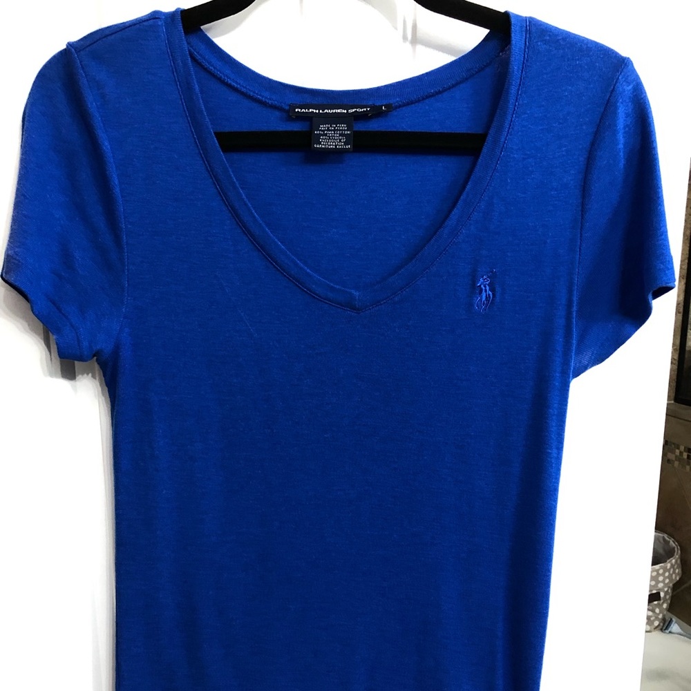 Blue tee v neck tee